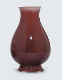 18TH 19TH CENTURY AN UNUSUAL LANGYAO-TYPE RED-GLAZED BALUSTER VASE, ZHI